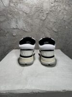 White Black - 图片 4
