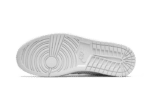 Triple White (2020) - 图片 4