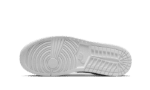 Triple White (2022) - 图片 3